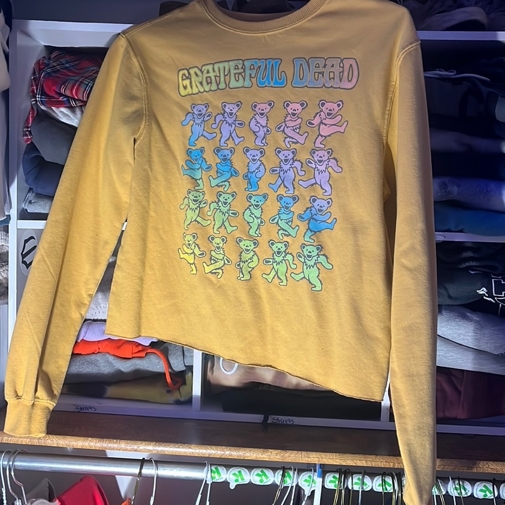 cropped sweatshirt